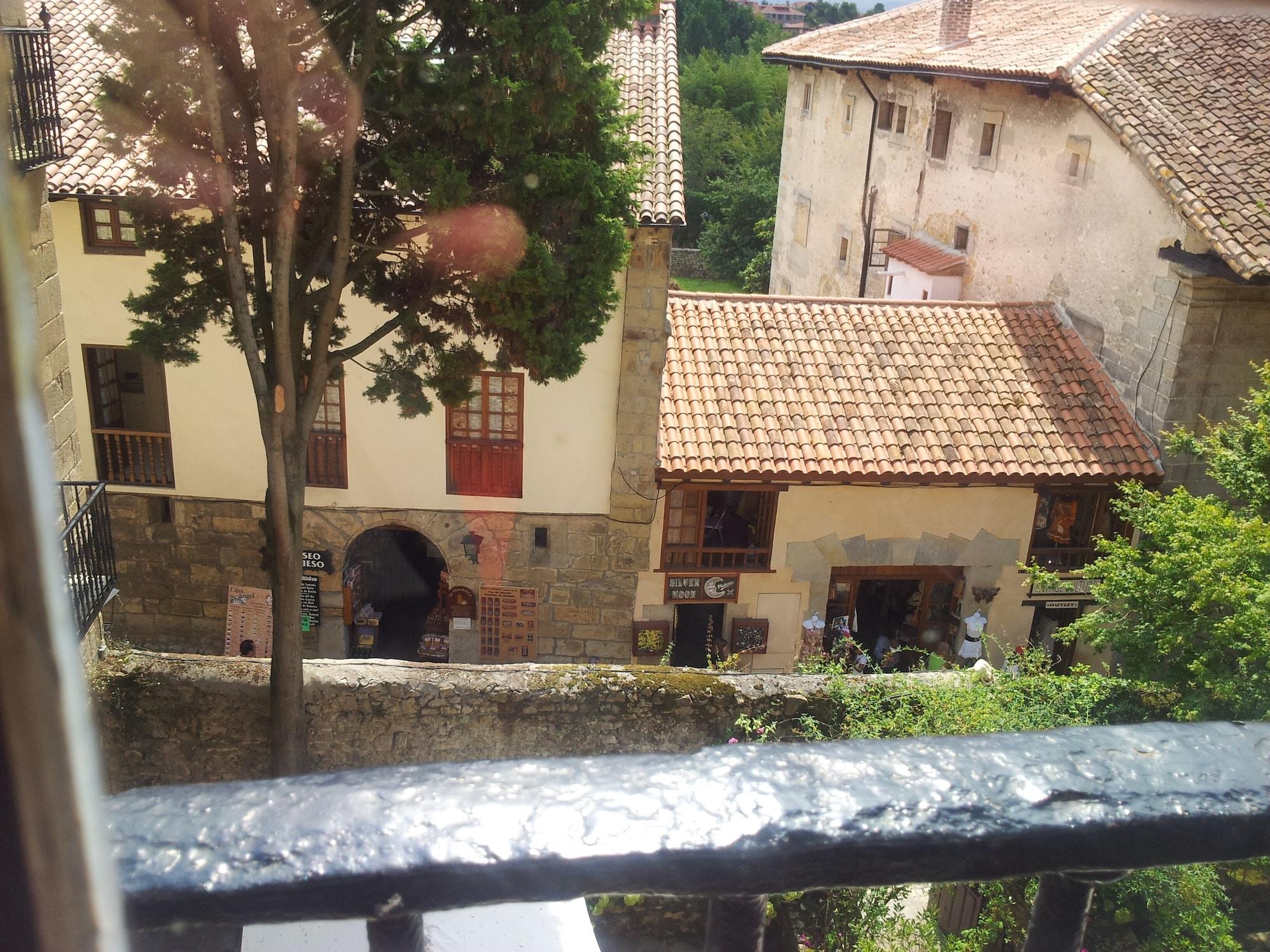 Hotel Parador De Santillana Gil Blas Santillana del Mar Exterior foto